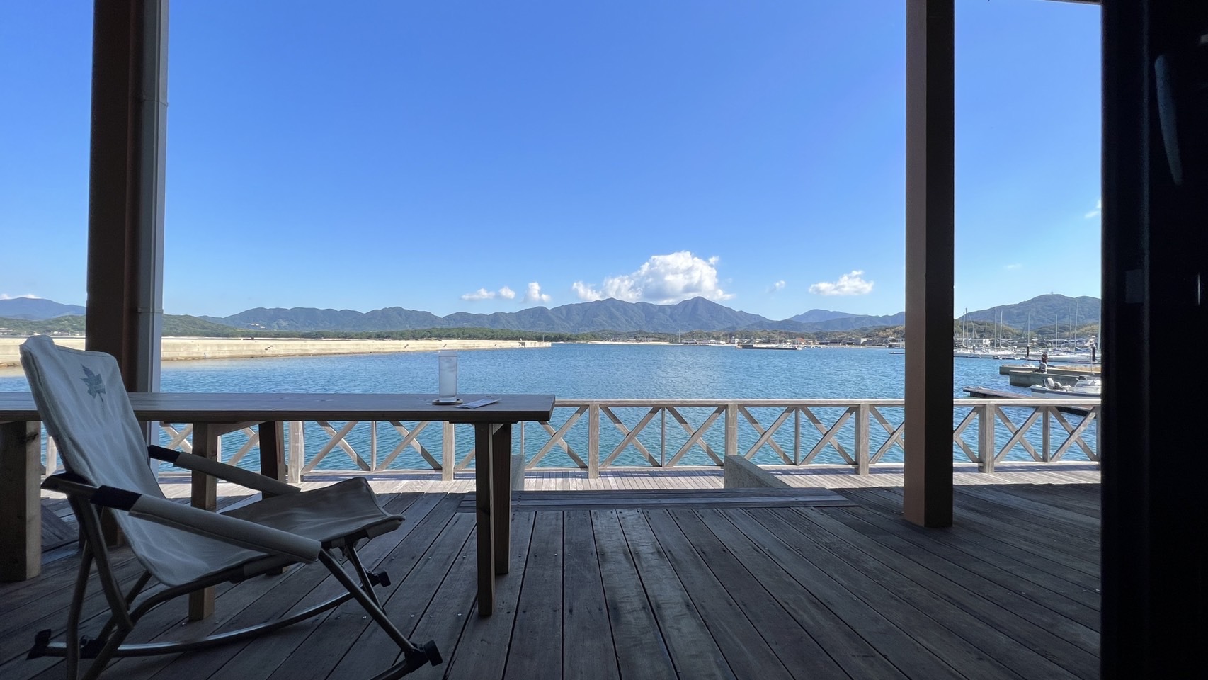 ウッドデッキでの食事