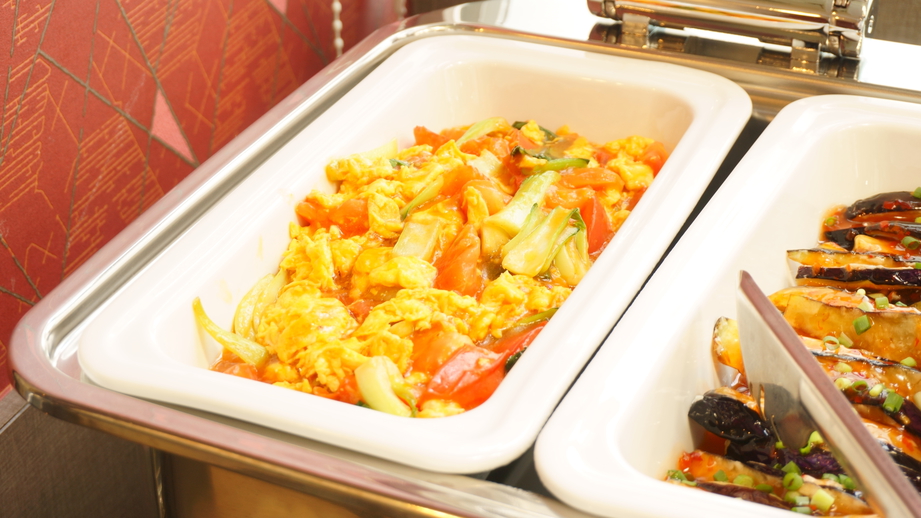 【朝食バイキング一例】玉子とトマトの炒め物