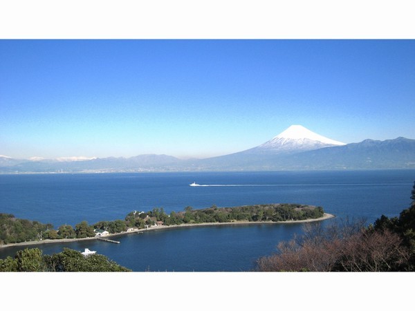 大瀬岬と富士山、駿河湾