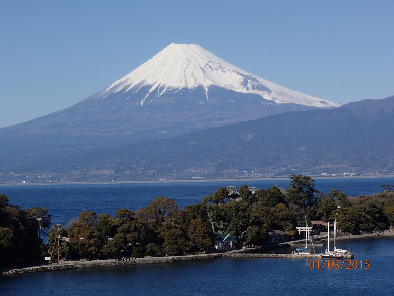 客室から見える大瀬岬と富士山