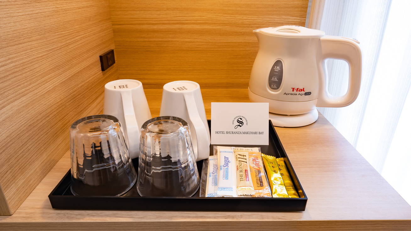 ティファール製の電気ケトルを全室にご用意。水道のお水はもちろん飲料水としてもご利用いただけます。