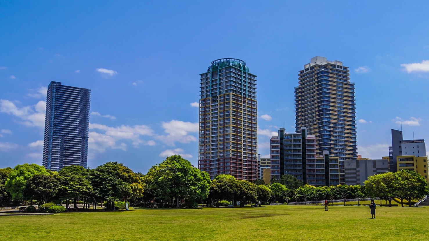 県立幕張海浜公園（海浜幕張駅より徒歩約3分）