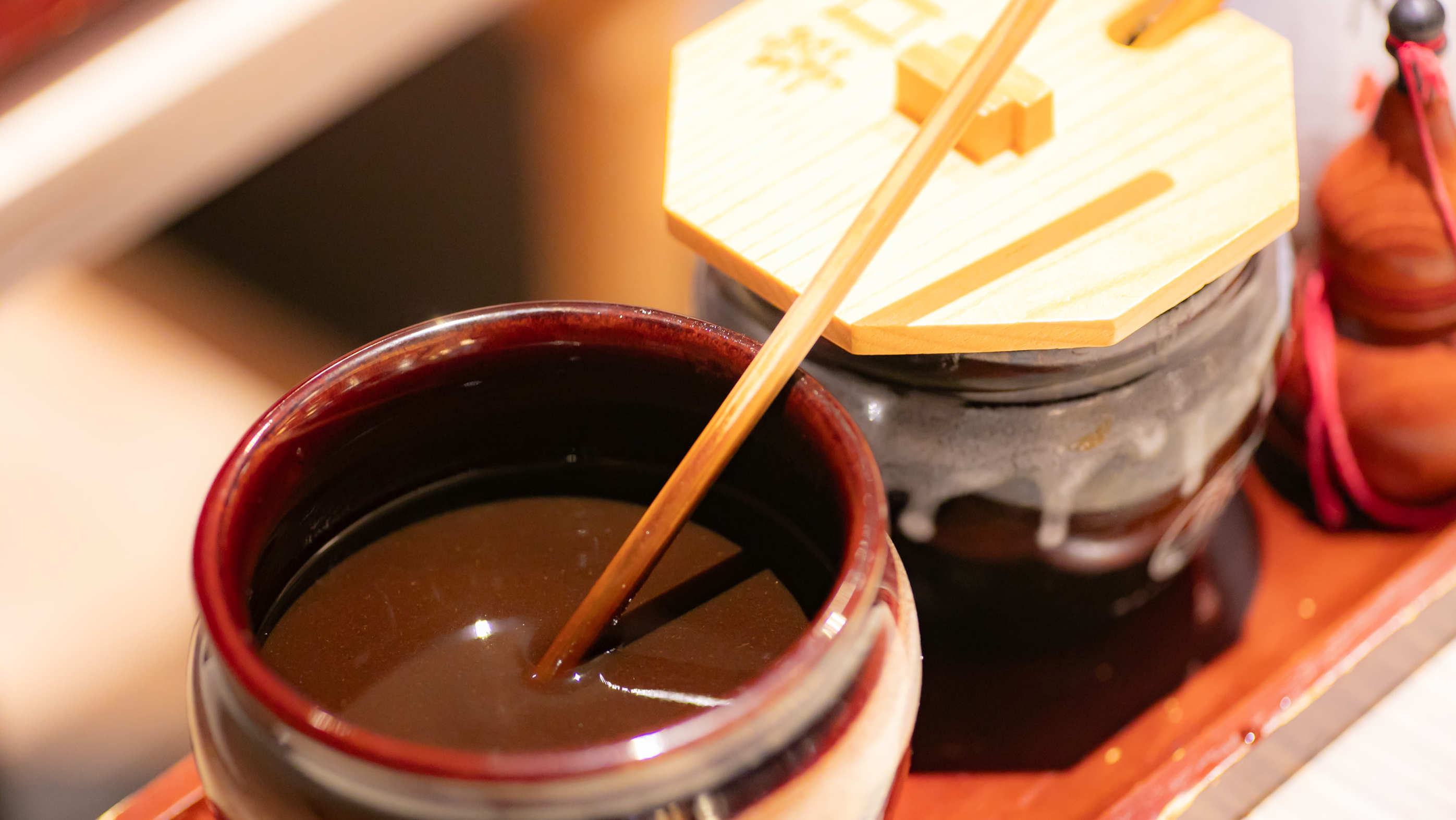 【朝食イメージ】揚げ物のソースは甘口と辛口の2種類をご用意。お好みに合わせてご利用ください。