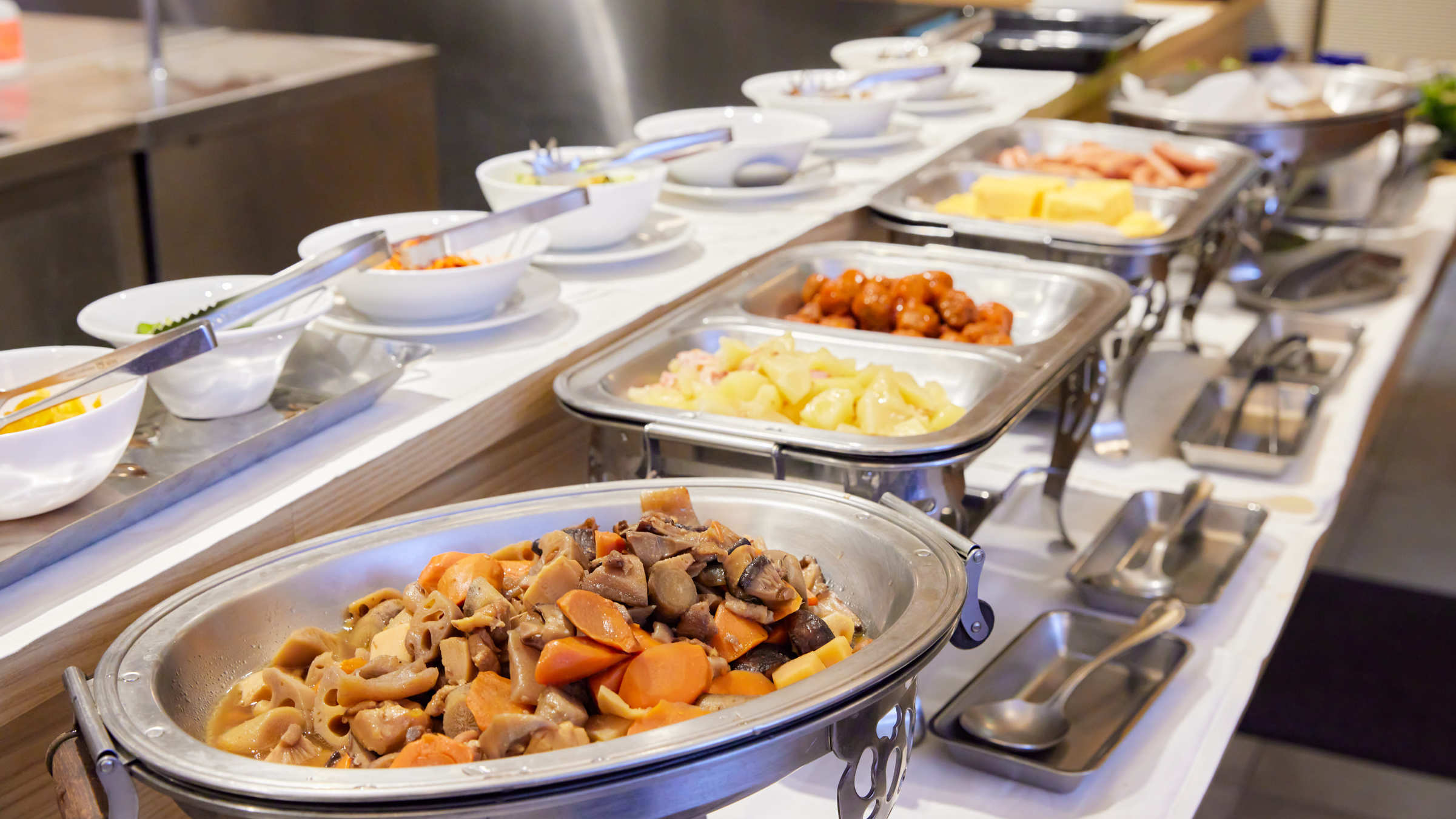 【朝食イメージ】揚げ物の他は和食中心のバイキング。