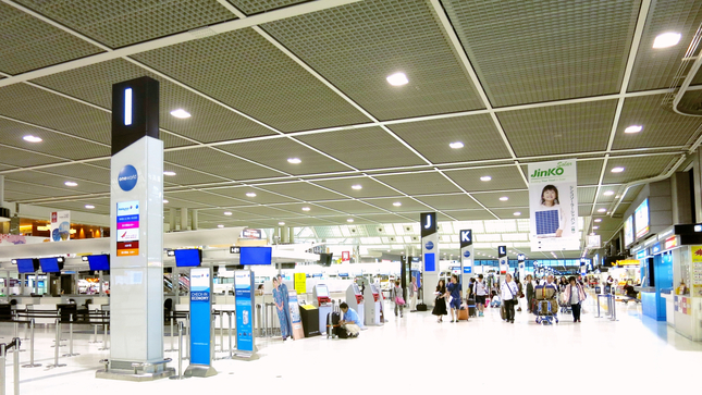 成田空港（海浜幕張駅よりリムジンバスで約50分）