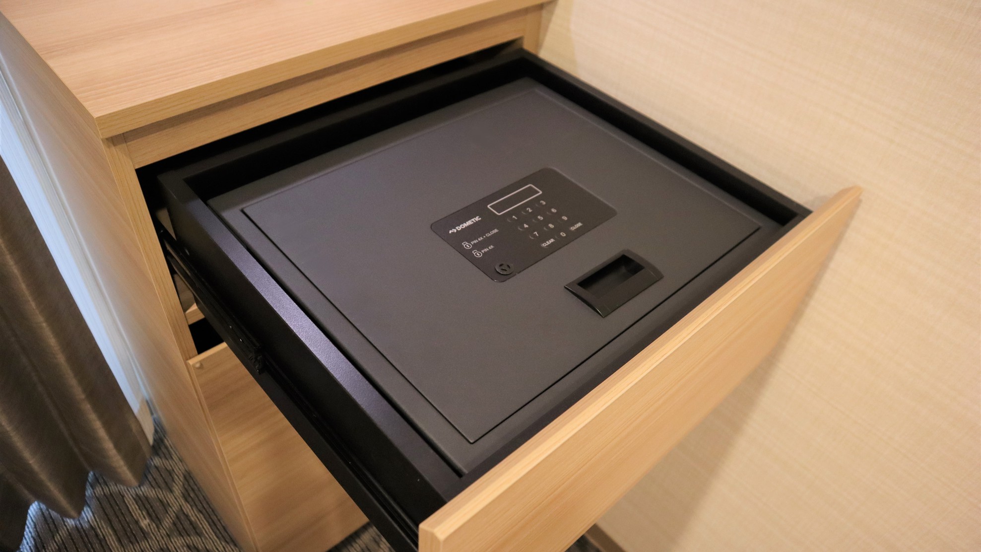 引き出し金庫で貴重品の管理も安心。