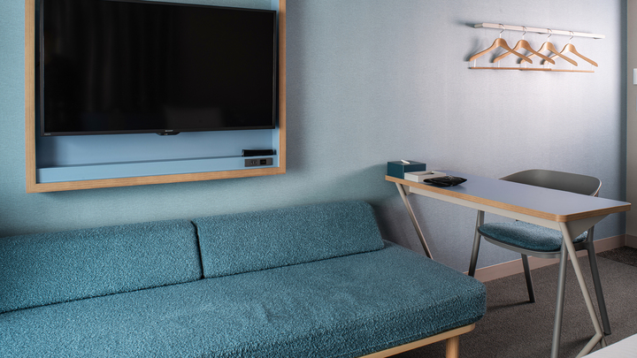 ツインルームソファ設置でゆったりとおくつろぎいただけます。