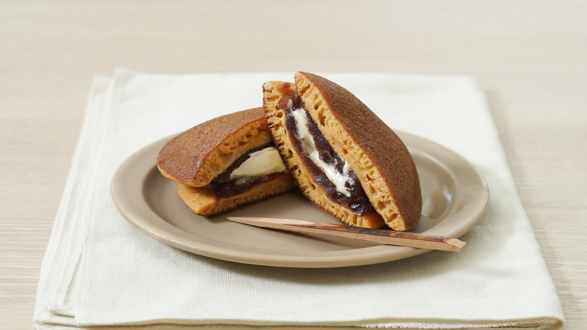 あんことバターを挟んで背徳の味・・・