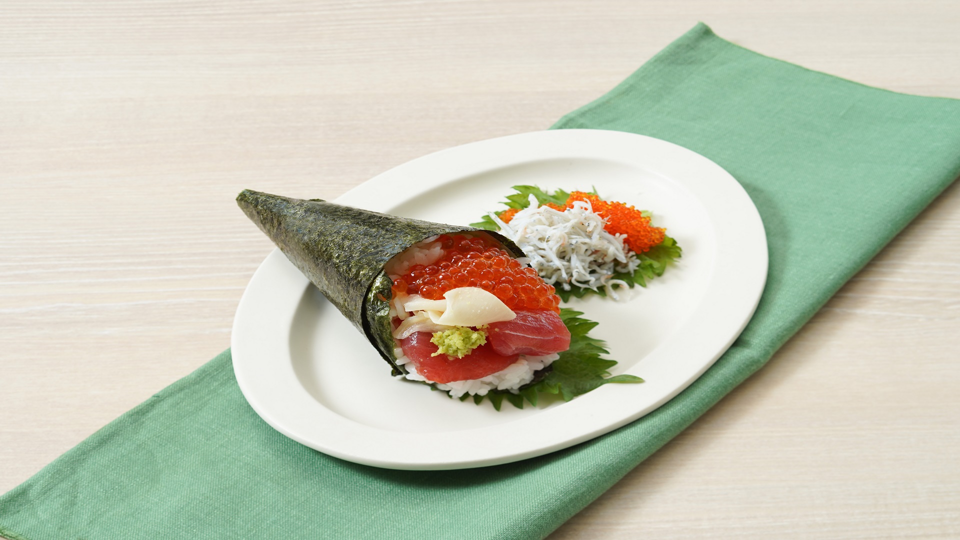 手巻き寿司のために、のり温め台とすし飯をご用意しております♪