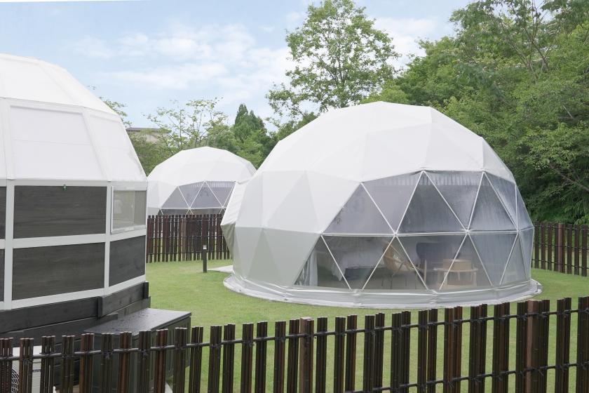 竹垣で囲まれた160㎡のプライベート空間に人気のラグジュアリーなドームテント