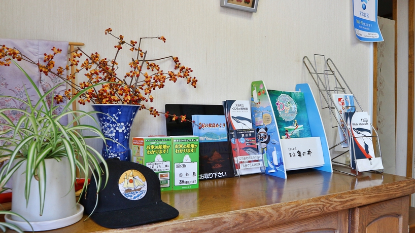 *ロビー／和歌山県内の観光ガイドなどもそろえております。