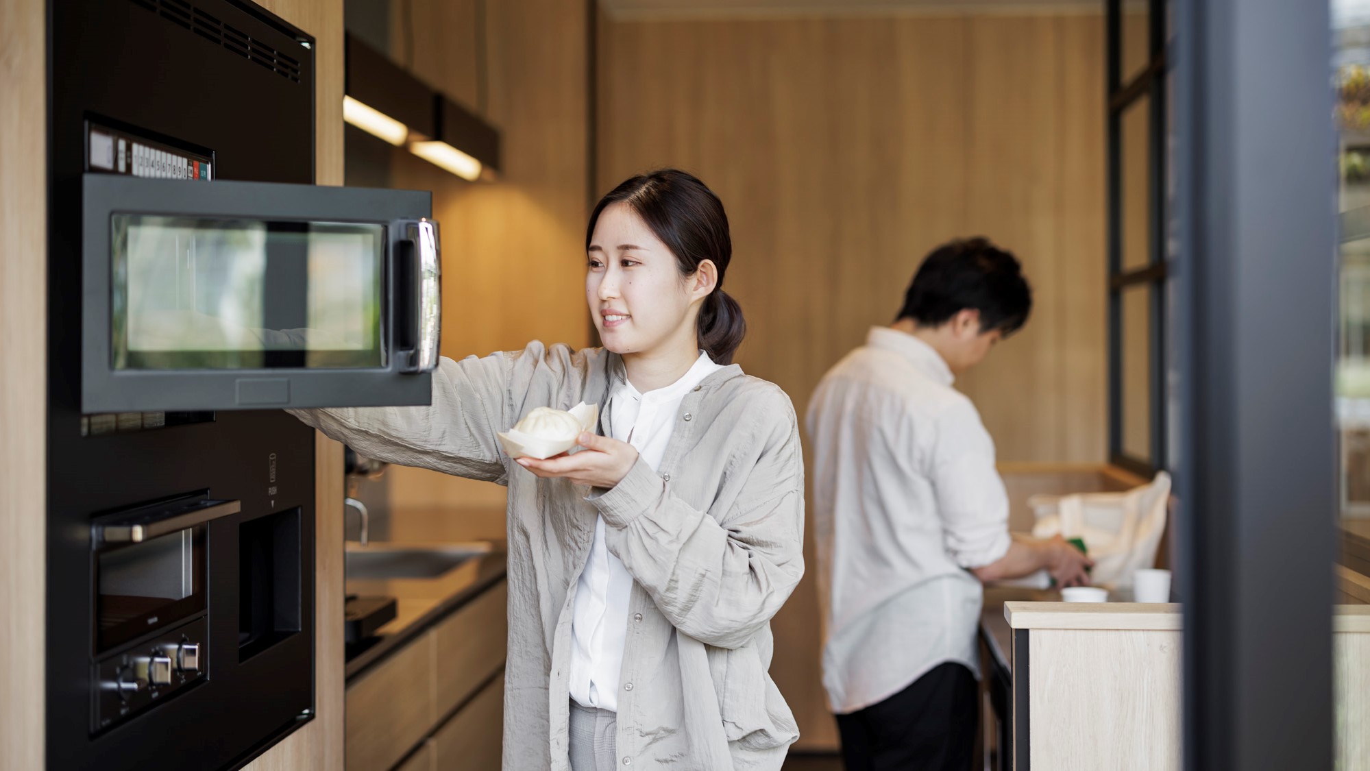 共用スペース：自由にお召し上がりいただけるフリーカフェ、電子レンジ、製氷機を備えております。