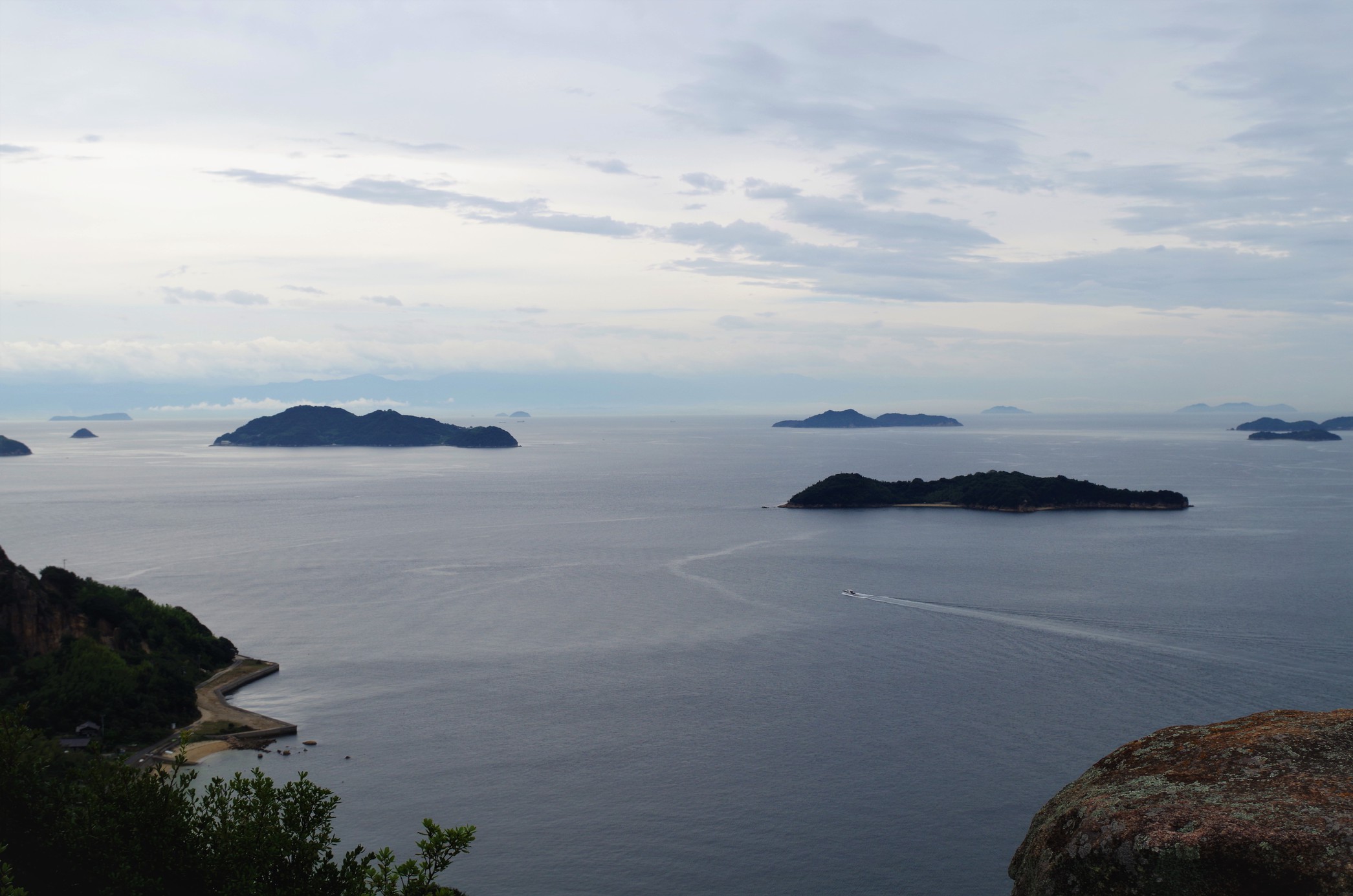 島内トレッキングコースからの眺め四国、南西方向