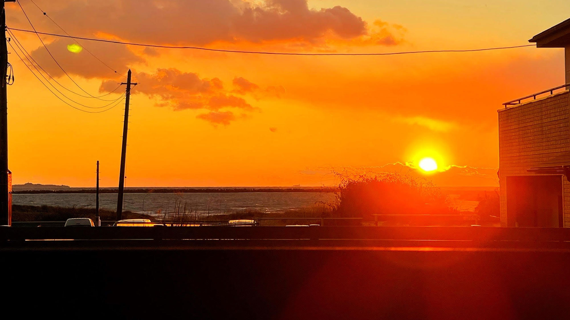・【夕焼け】館山湾に沈む夕陽を眺めながら落ち着いた気分でお過ごしいただけるプライベートヴィラ