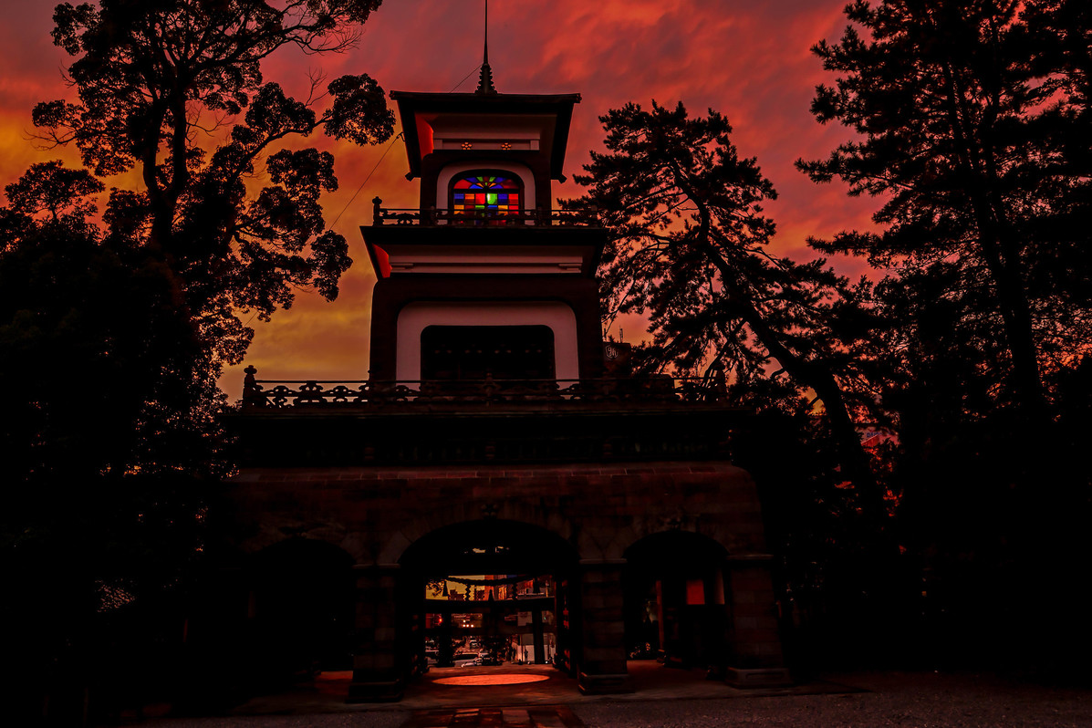 尾山神社神門夕焼け