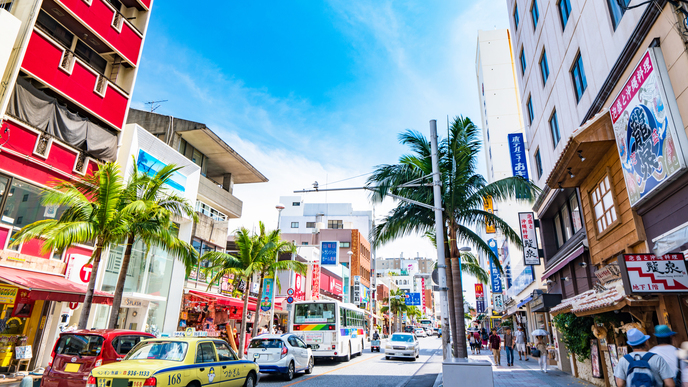 **国際通り/当館から車で約1時間。沖縄屈指の人気スポットでグルメやショッピングをお楽しみ下さい♪