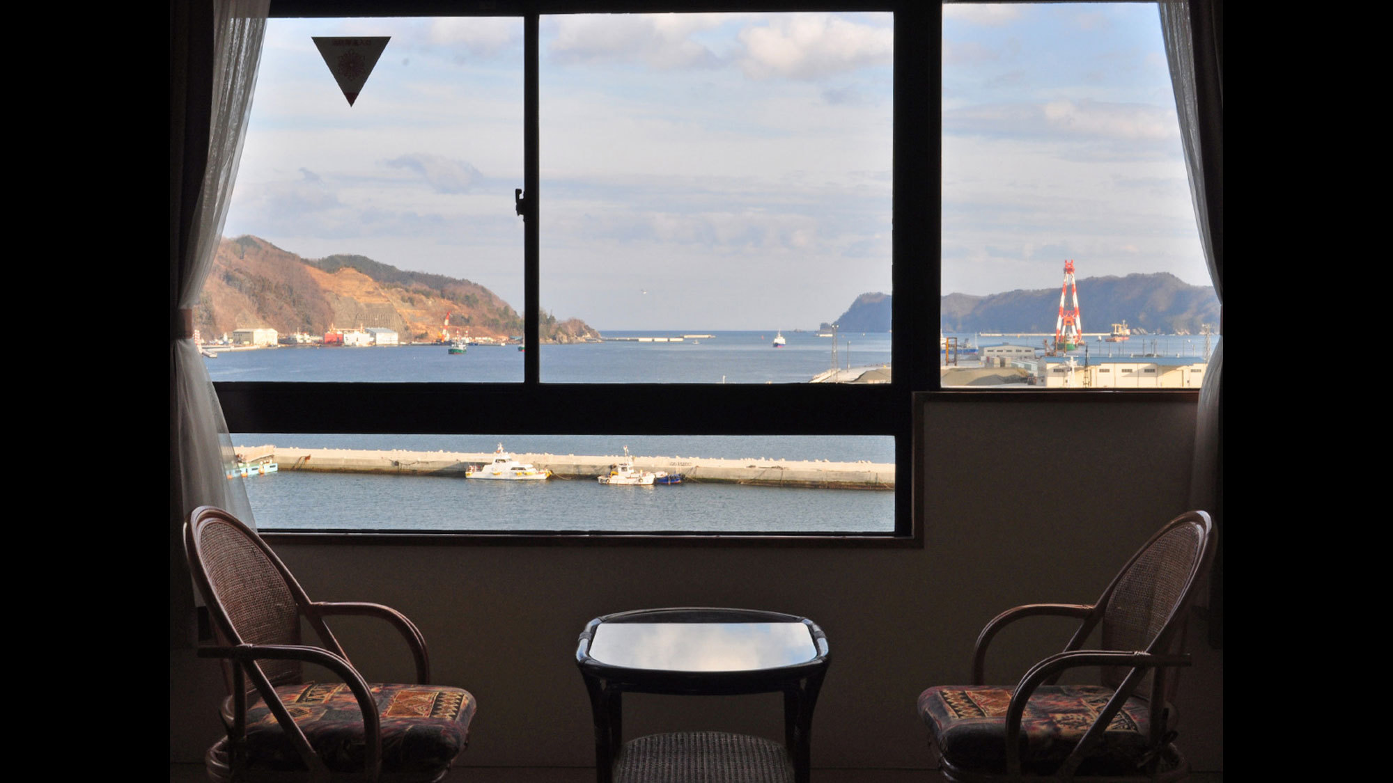  【和室12畳】全室オーシャンビューで釜石湾を一望できる絶好のロケーションです。