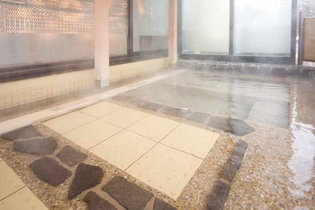 寝転びの湯（男性露天風呂）