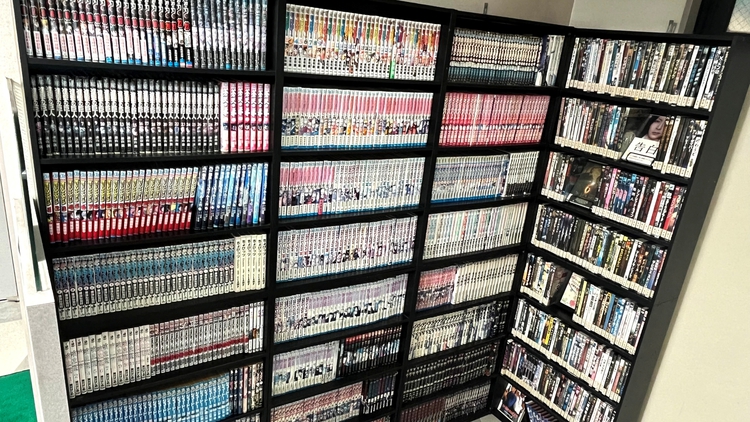 *【漫画コーナー】お気に入りの一冊を探す楽しみ。