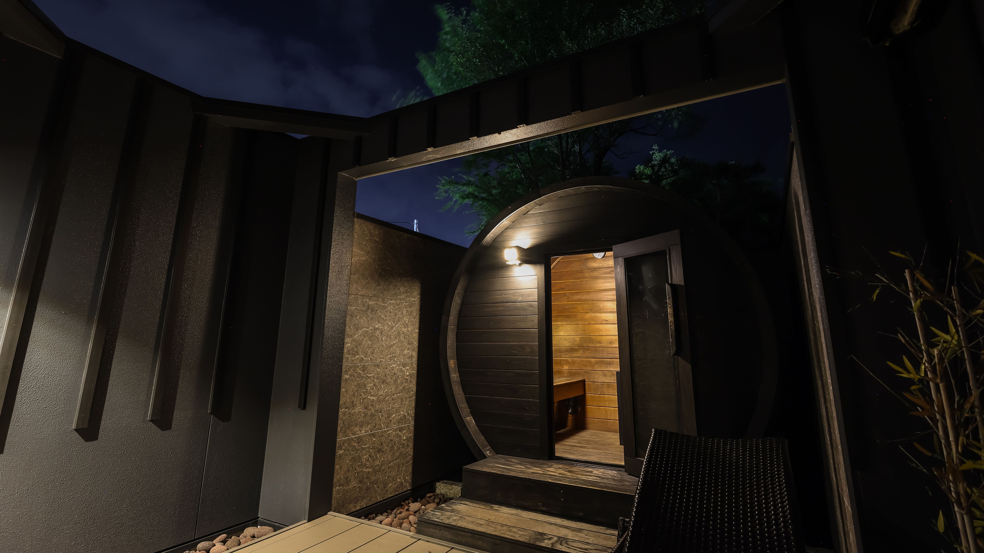 バレルサウナを県内初導入。現在、宿泊者特典として無料体験できる施設は県内でホテル甲子園のみです。