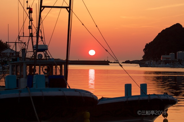 漁港からの夕日