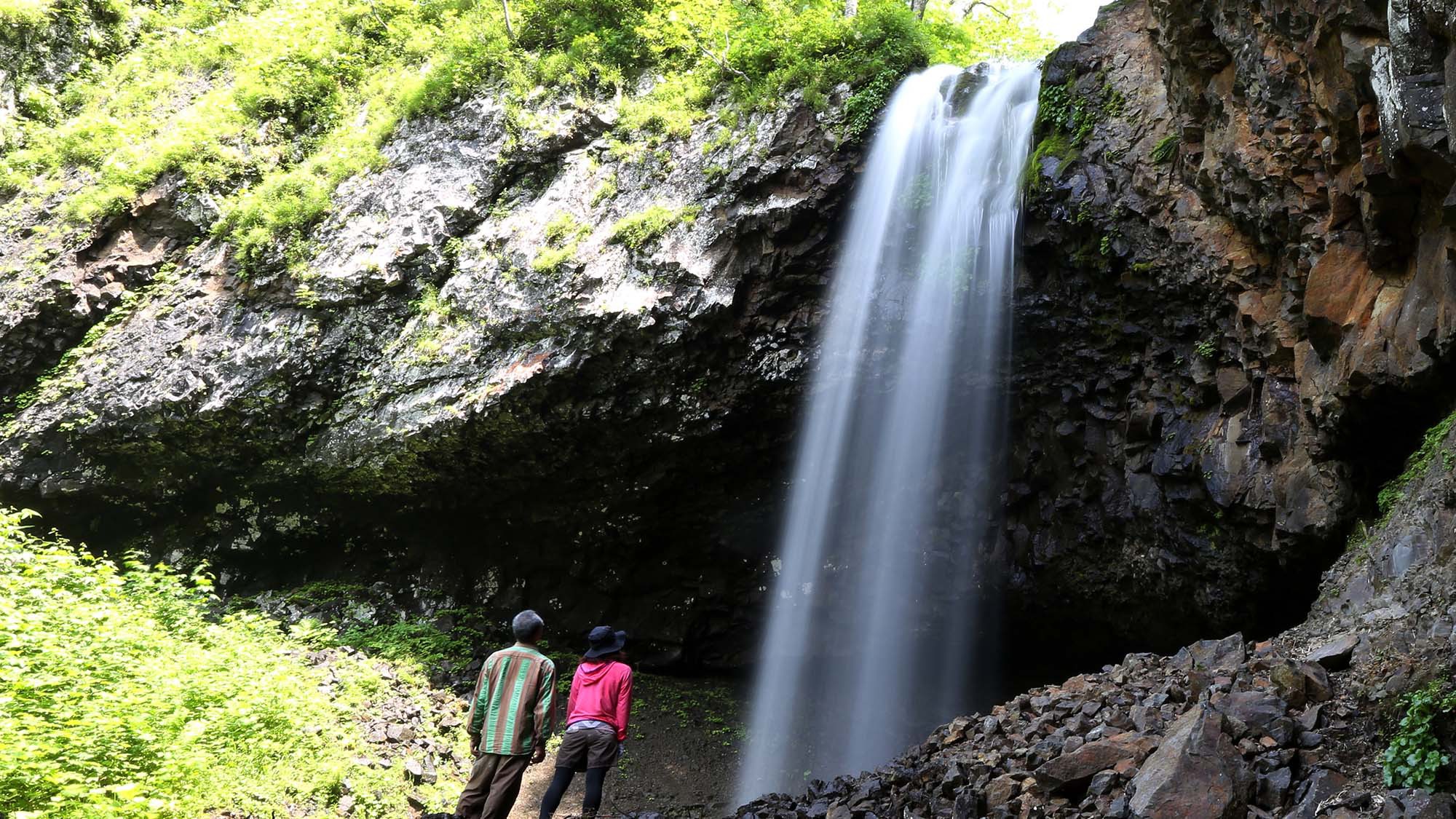 ・【クテクンの滝】滝の落差は約25m、中標津町にある最大落差の滝です