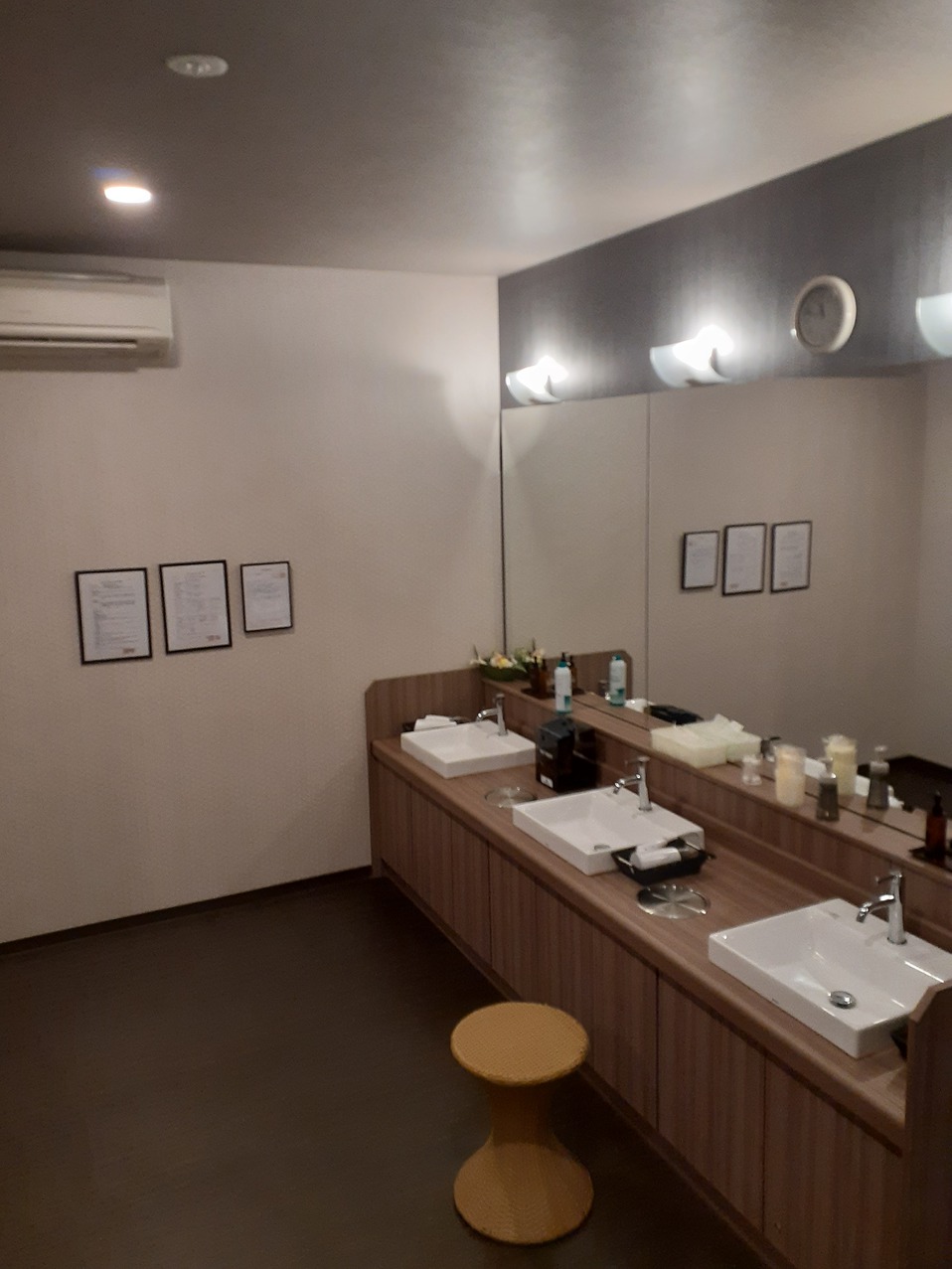 男性大浴場洗面台