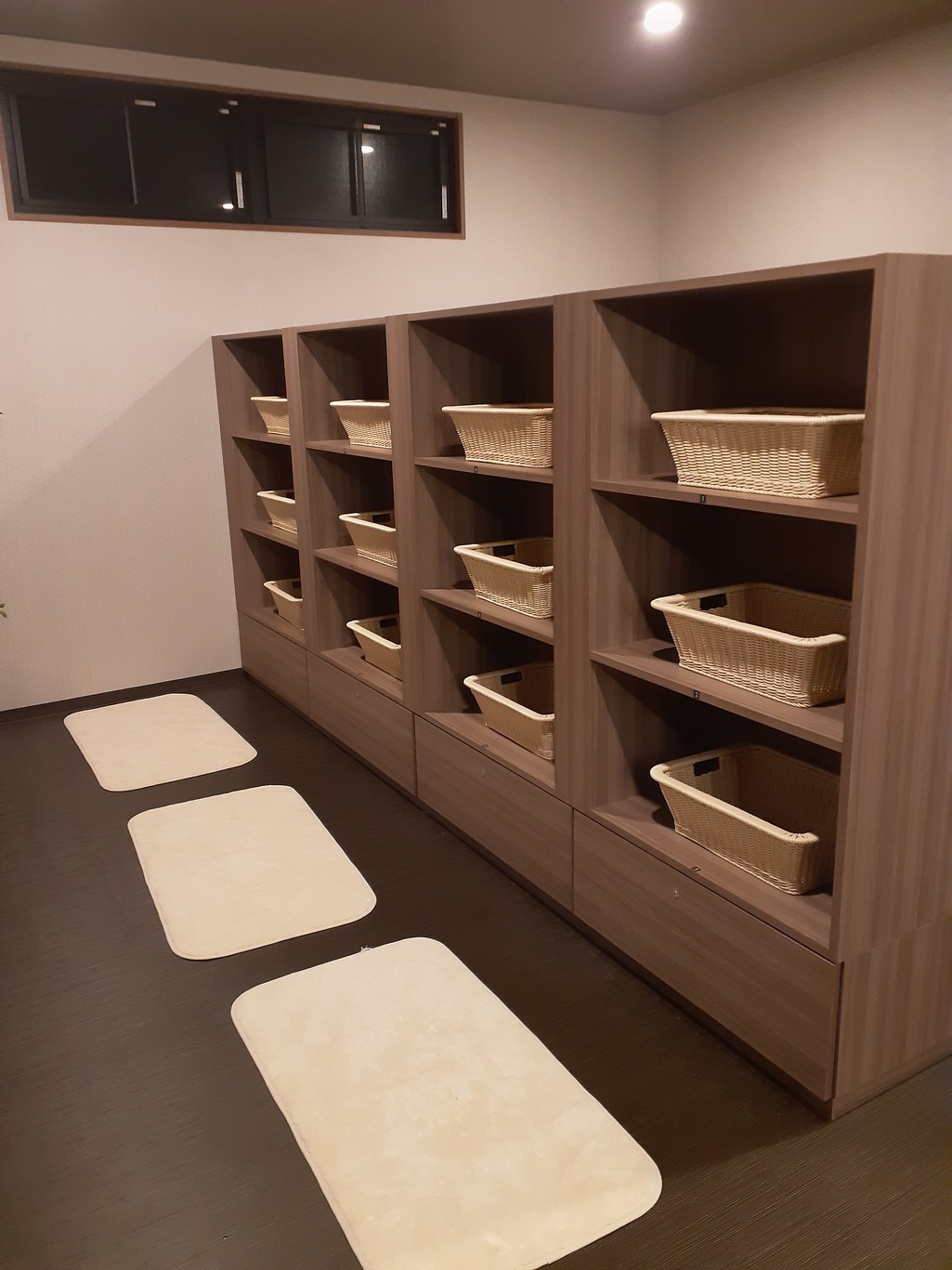 男性大浴場脱衣室 