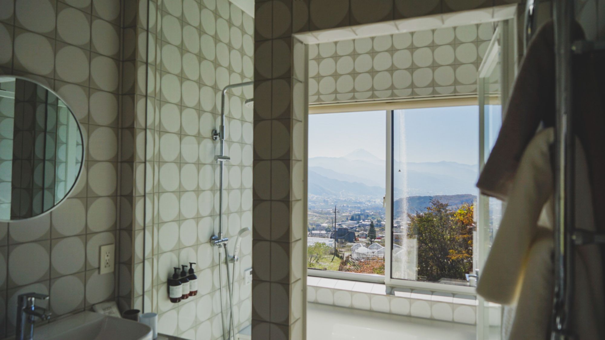 富士山と里山風景が望める開放的なバスルーム