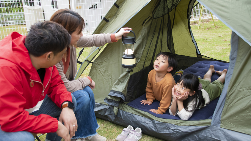 各ヴィラ（部屋）には芝生のスペースがありテントを張って楽しめます♪