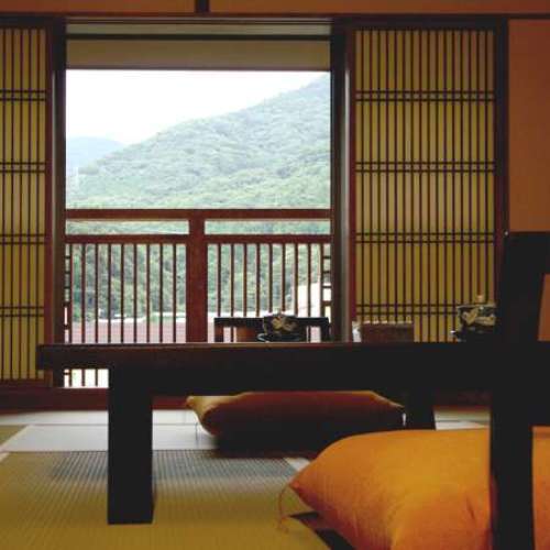 新客室から望む箱根の山々