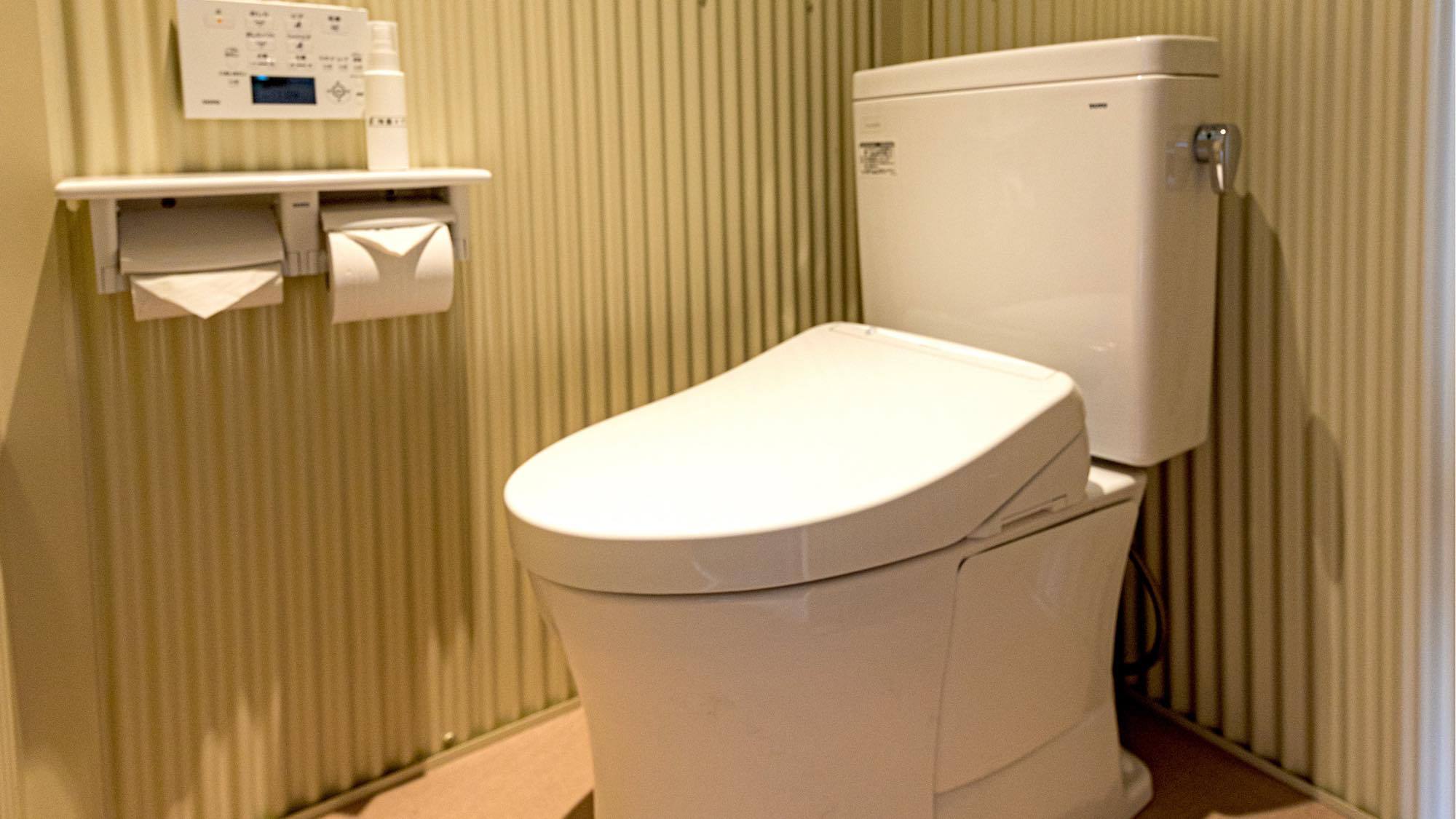 共有スペース：洗浄機付きトイレ男女専用でそれぞれご用意しております