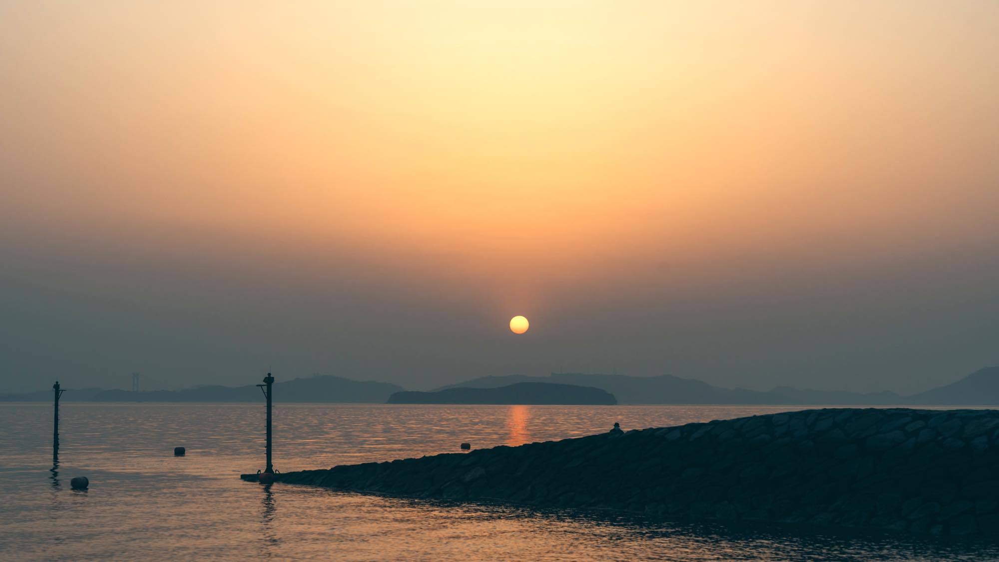 渋川海岸からの夕日「日本渚百選」に選べるほどの美しさです