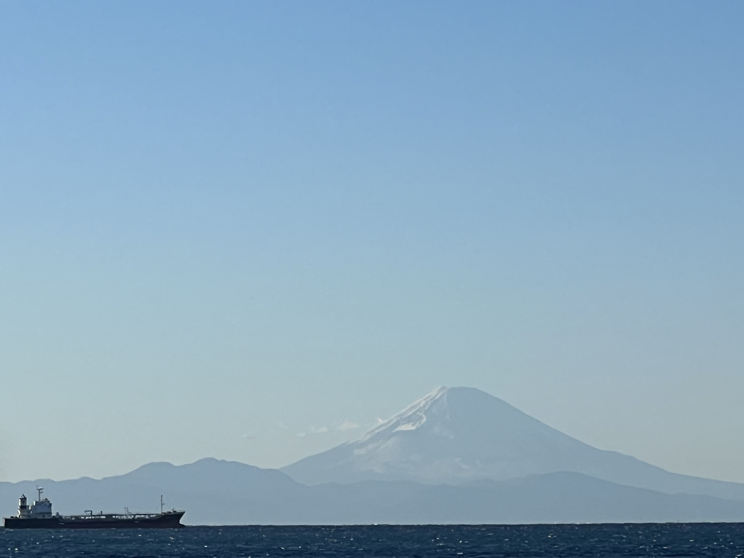 2014 1月1日当施設デッキから館山湾越しに臨む富士山