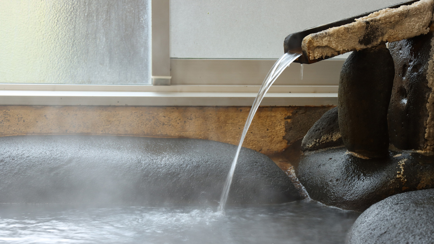 #温泉＿【男性浴場】熱めのお湯が特徴的です