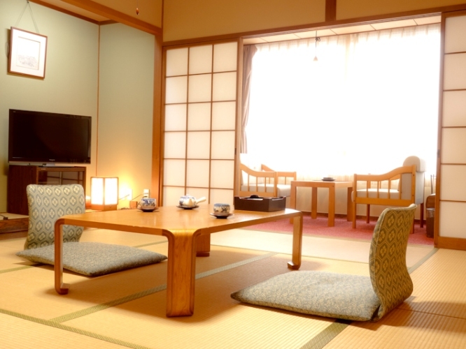 Shiitake Kaikan Taisuikaku The 3-star Shiitake Kaikan Taisuikaku offers comfort and convenience whether youre on business or holiday in Tottori. The property offers guests a range of services and amenities designed to provide 