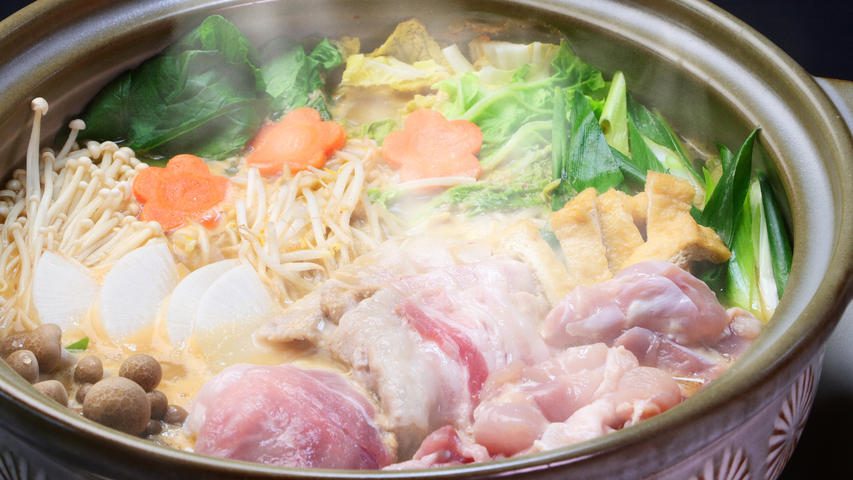 【特製みそ鍋】地場野菜と豚、鳥を特製ブレンド味噌で炊き上げる！