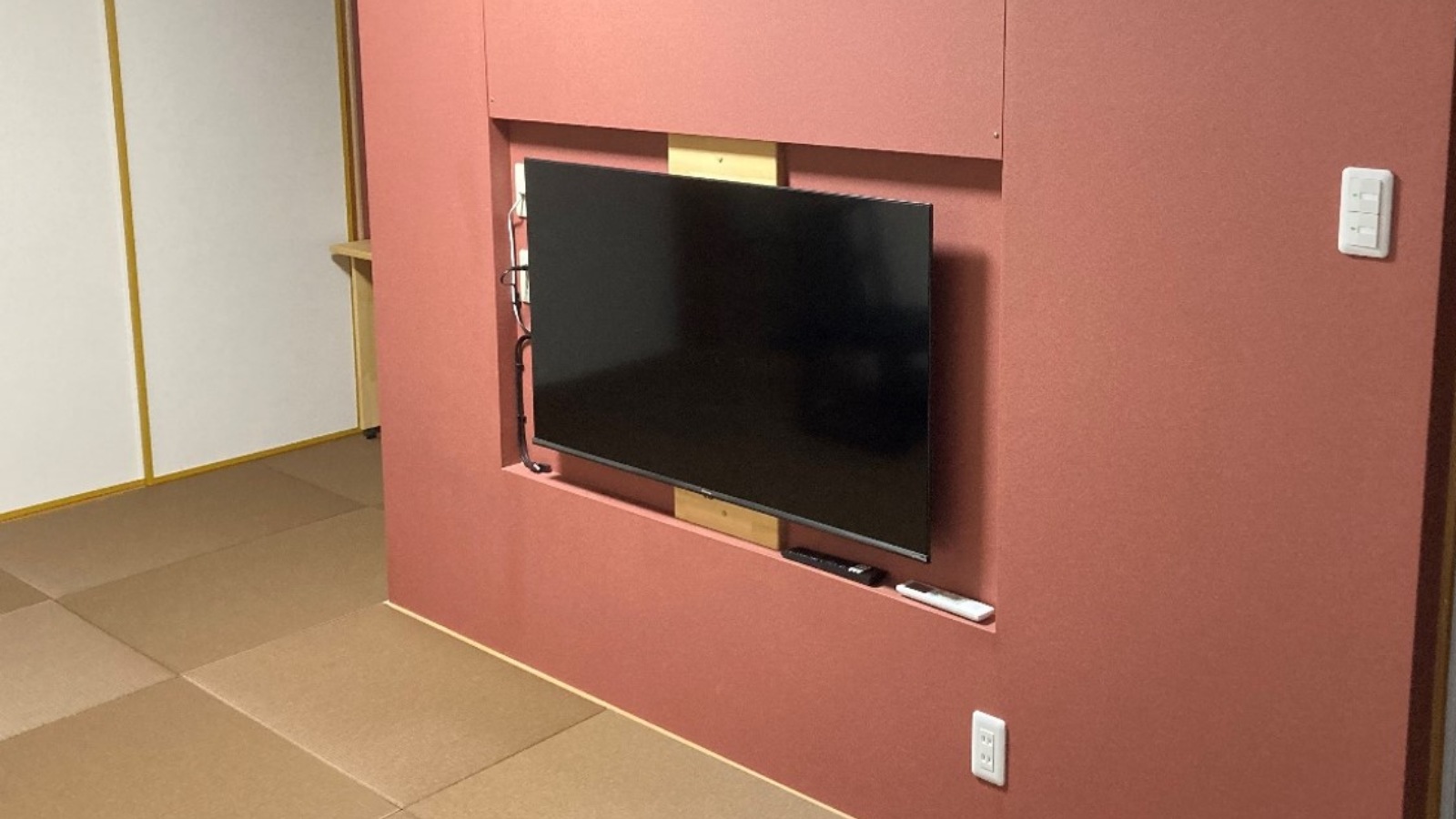 全部屋５０インチの大型テレビを常備