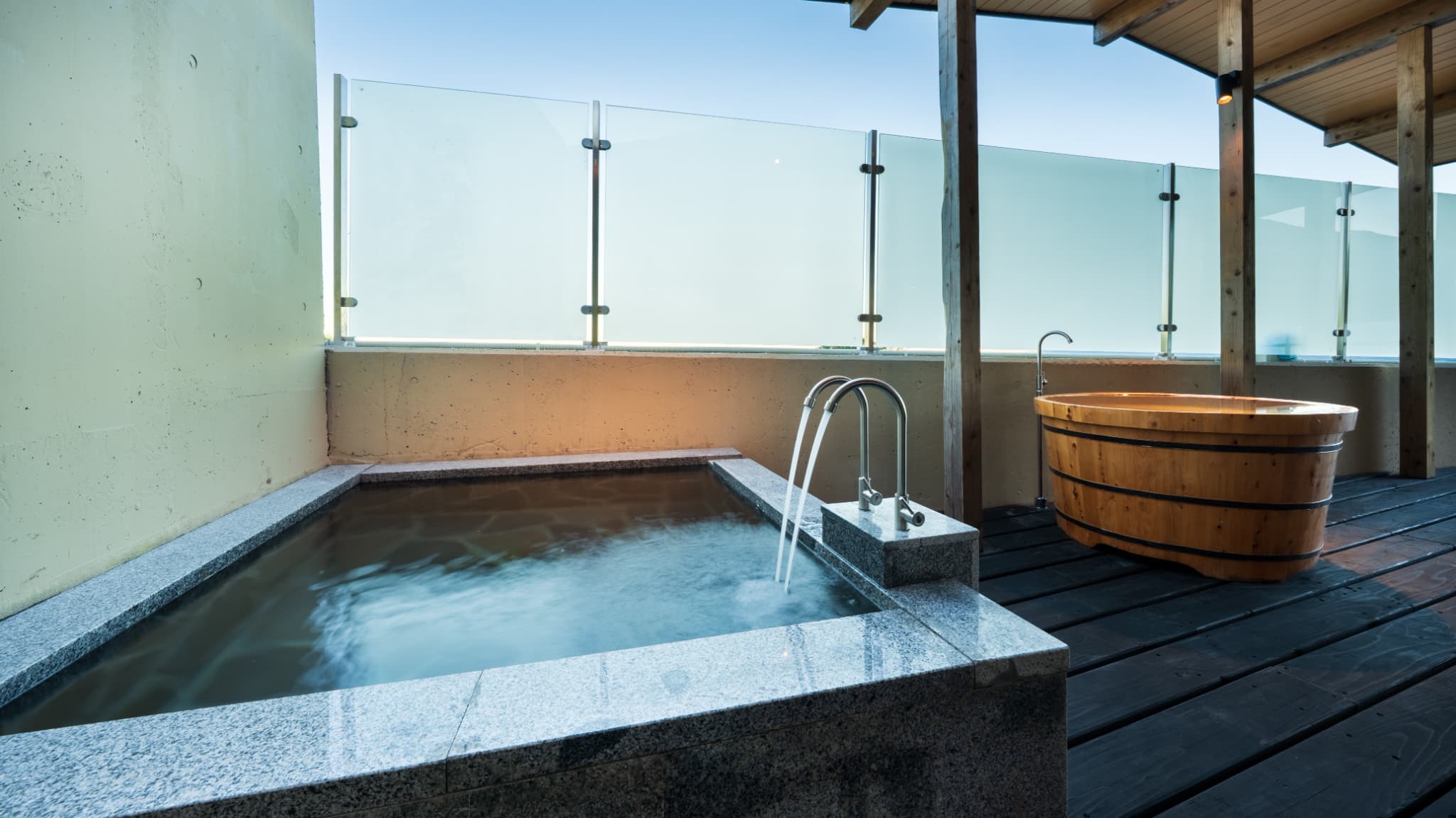 【スイートヴィラ／洋室】夏期限定プール付