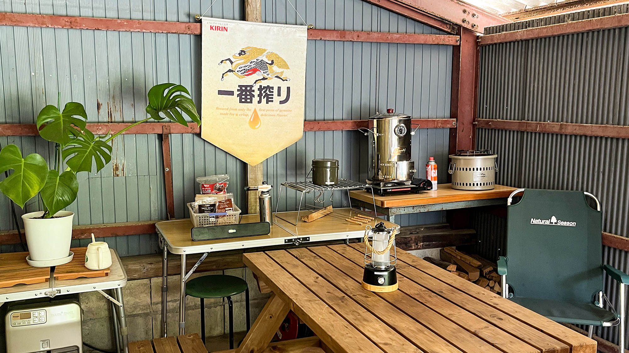 ・【BBQテラス】屋根が設置されており、雨の日でも安心♪