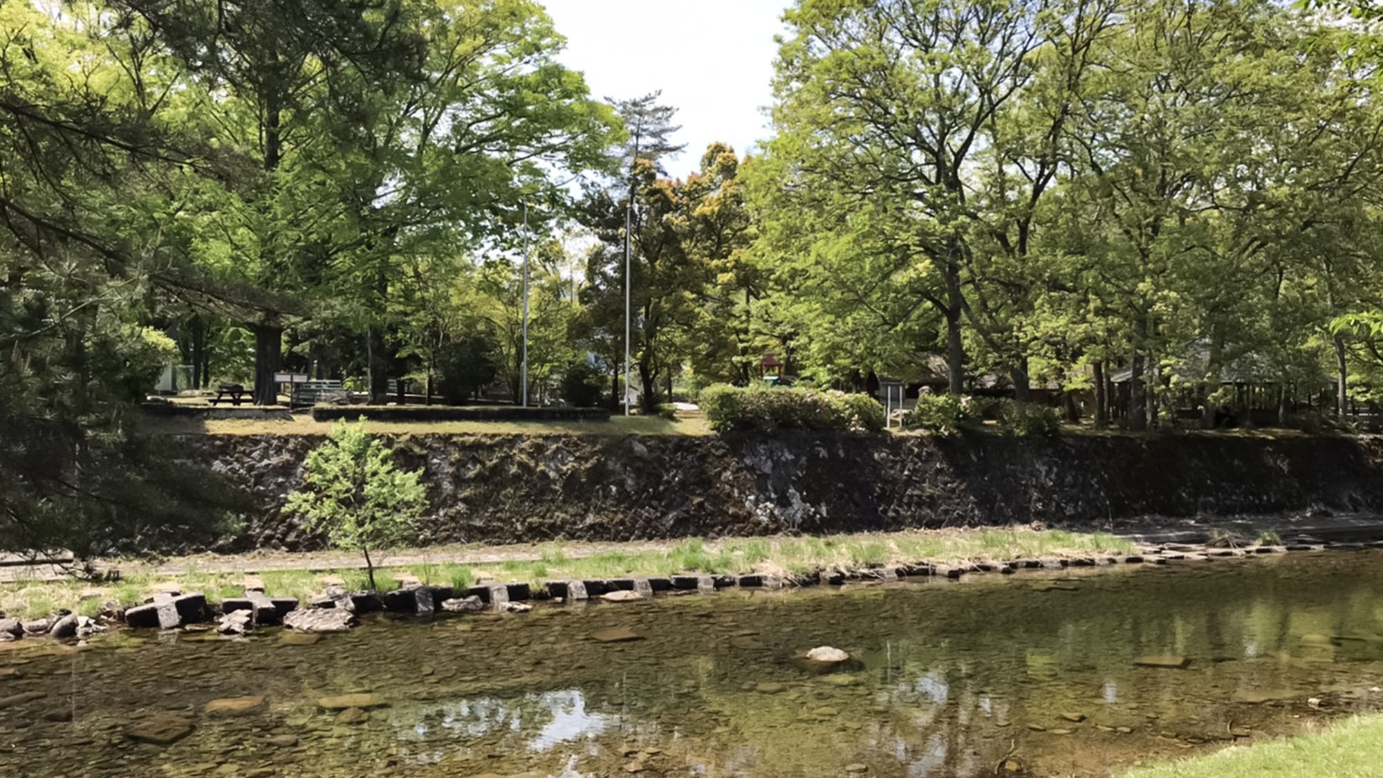 ・【周辺環境】きれいな多々良木川。時期が合えば、蛍にも出会えます