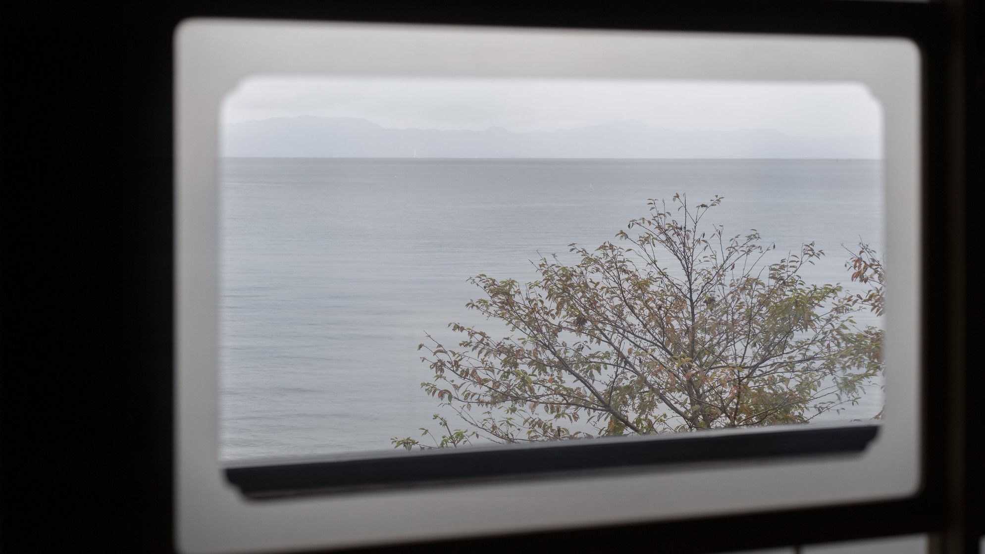 窓琵琶湖