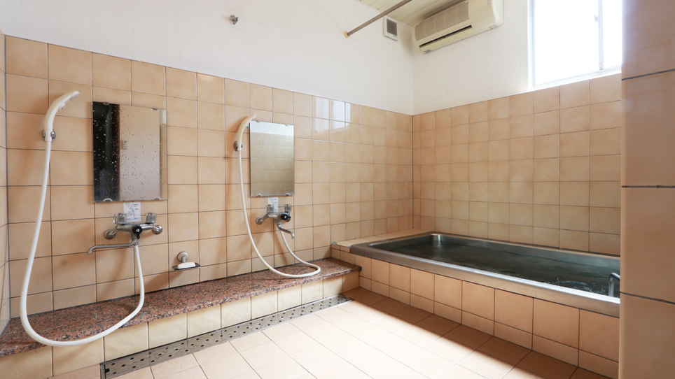 【浴室】 ご入浴可能時間16：00~22：00朝はシャワーのみご利用可能です。