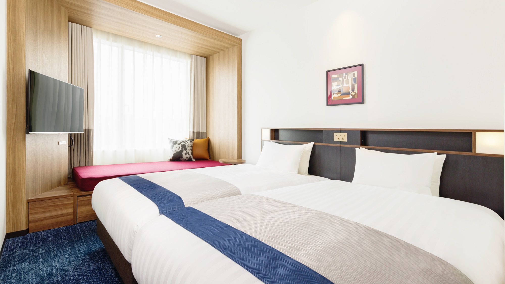 【スーペリアツイン 洋室】広々とした2台のベッドとデニム風カーペットが特徴的なお部屋。