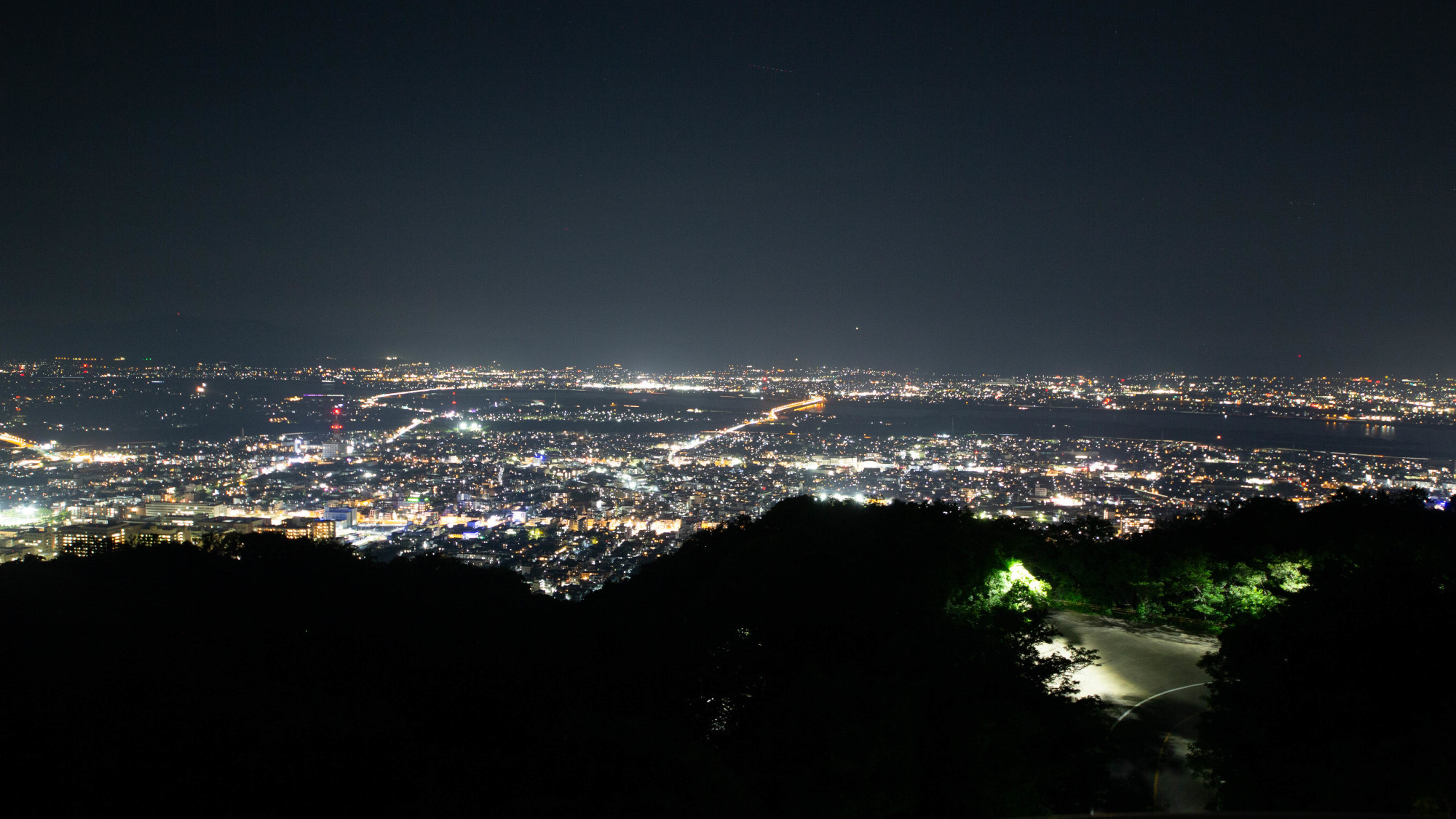 お天気が良い日は徳島市内の夜景をお楽しみいただけます