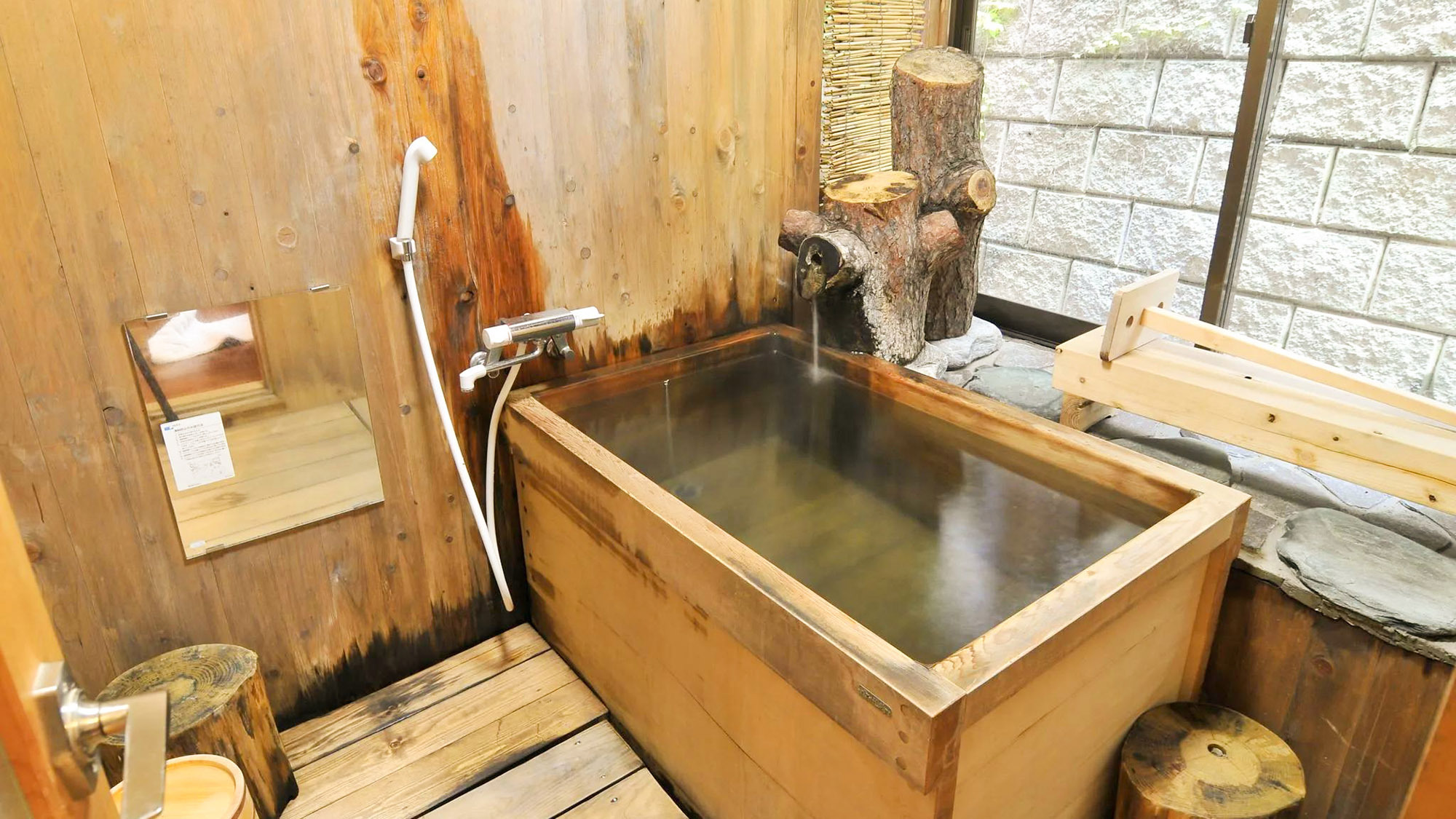 ・【入勝／風呂】源泉掛け流しの古代檜風呂が’;ございます。温泉をひとり占め♪