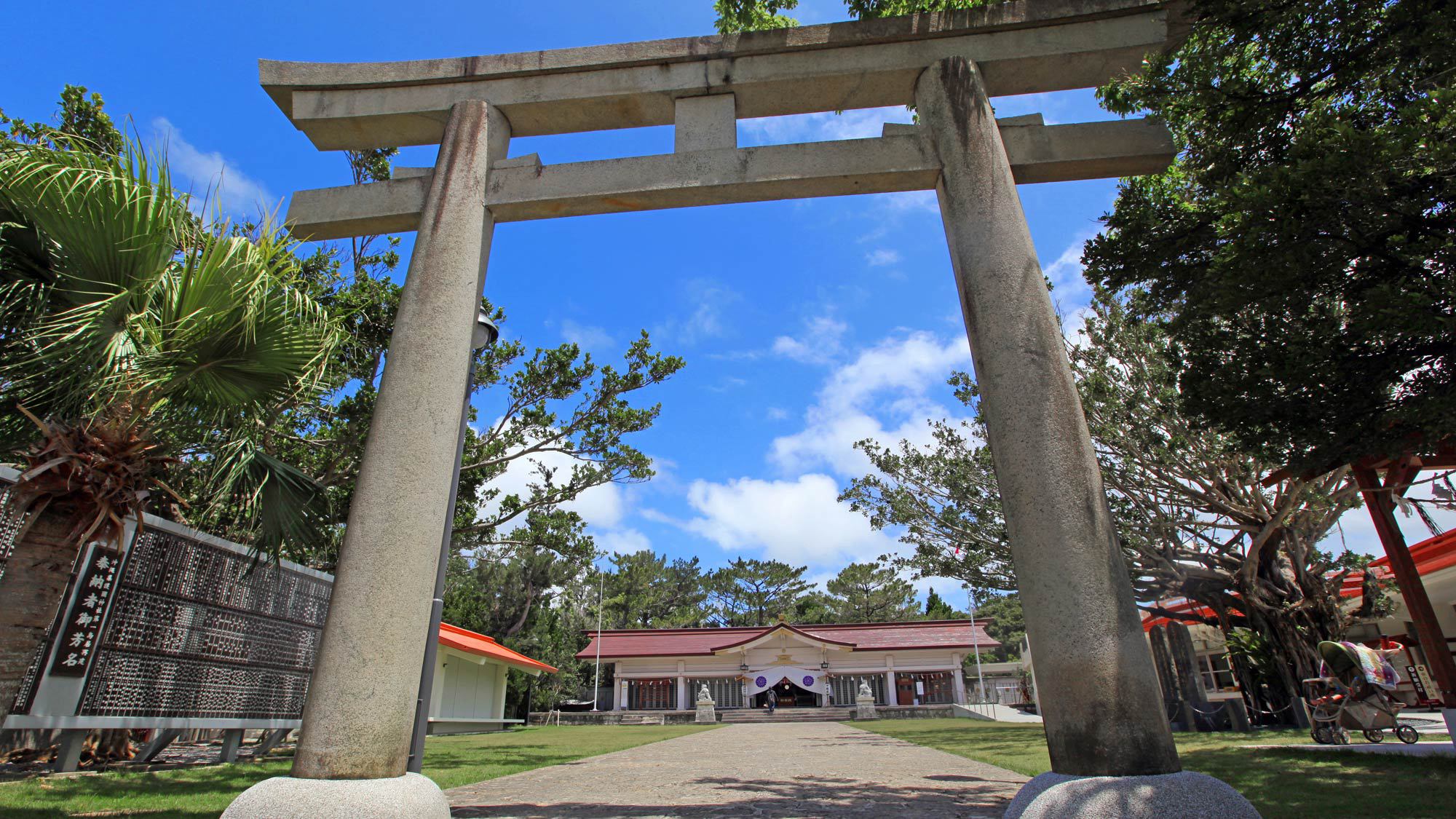 観光護国神社の立派な鳥居です！