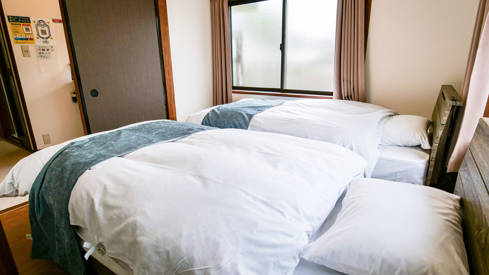 ・【寝室1】シングルベッド2台の寝室。翌日に向けて快適な夜をお過ごしください