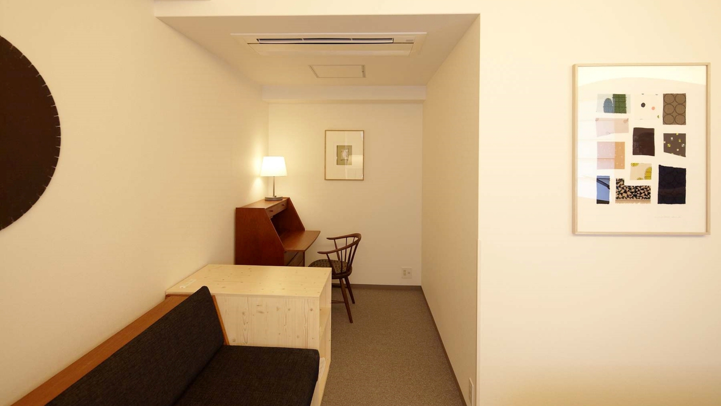 My Favorite Room北欧アンティークのソファ