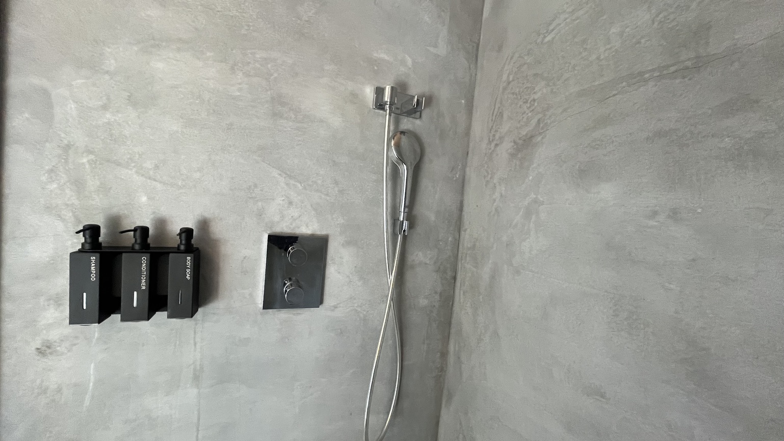 ベッドルーム4シャワー